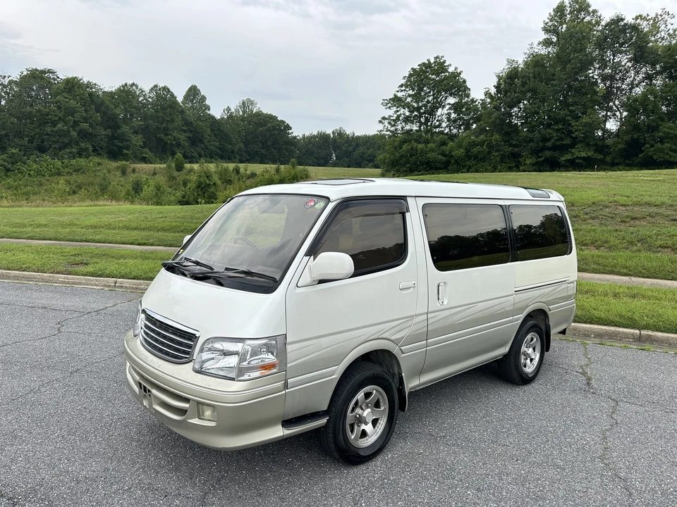 1999 Toyota HiAce 4th Gen - Image 13 of 31