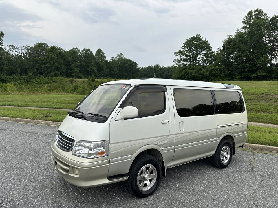 1999 Toyota HiAce 4th Gen - Image 2 of 31
