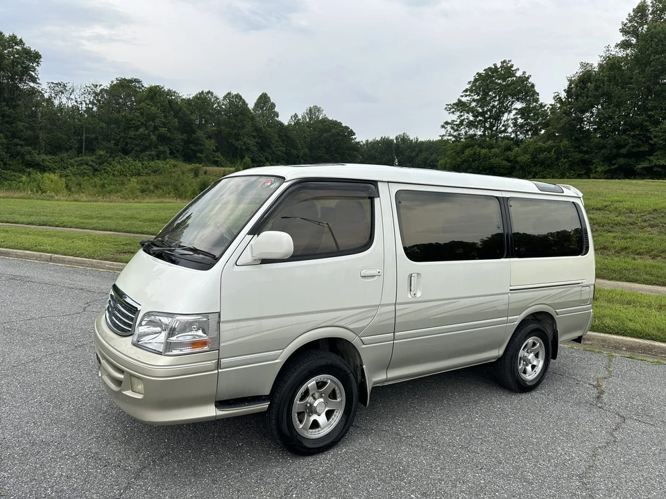 1999 Toyota HiAce 4th Gen - Image 3 of 31