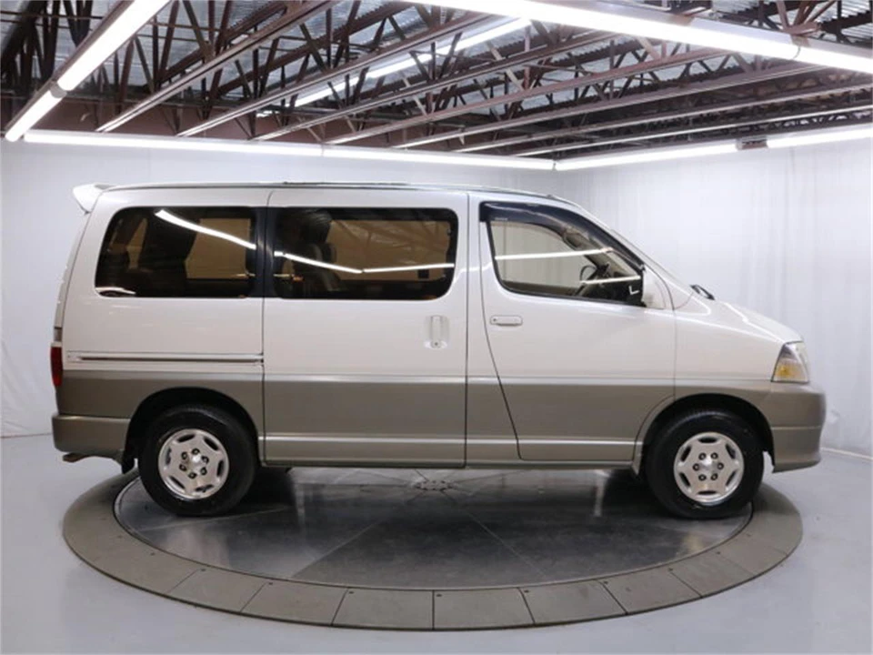 1999 Toyota HiAce 4th Gen - Image 8 of 31