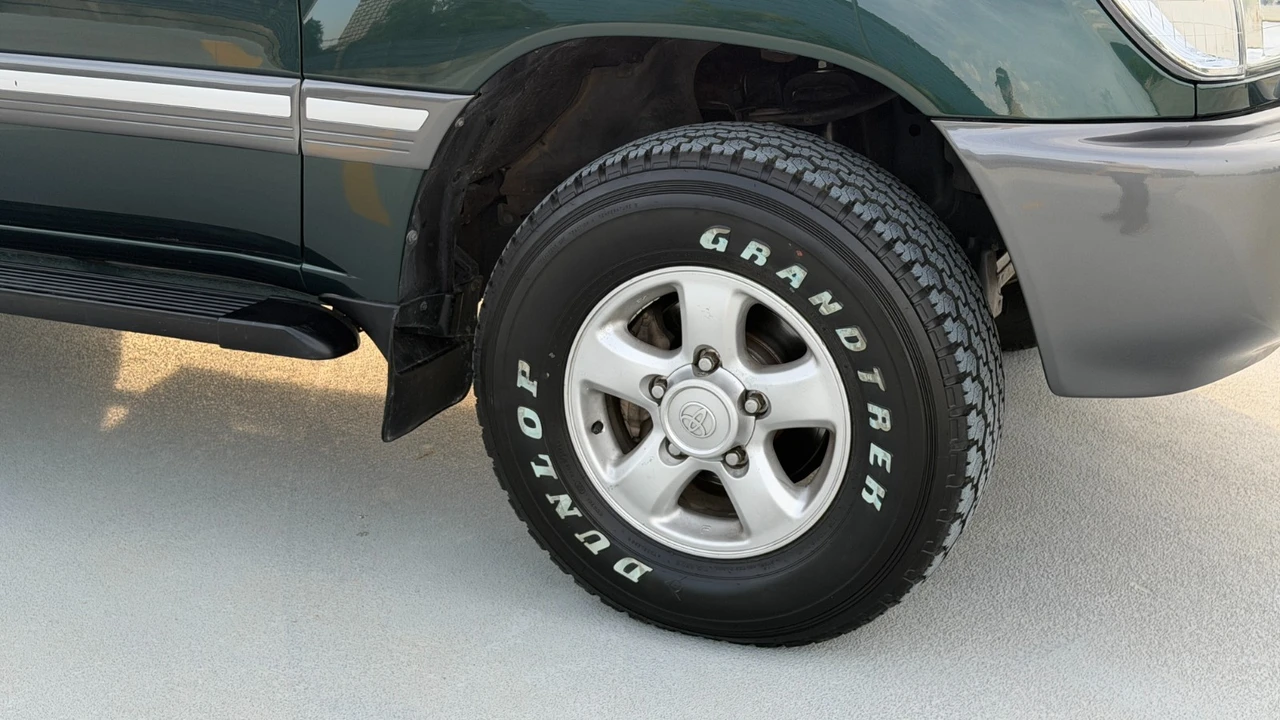 1999 Toyota J100 Land Cruiser - Image 10 of 31