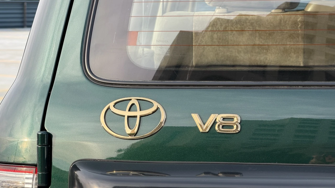 1999 Toyota J100 Land Cruiser - Image 13 of 31