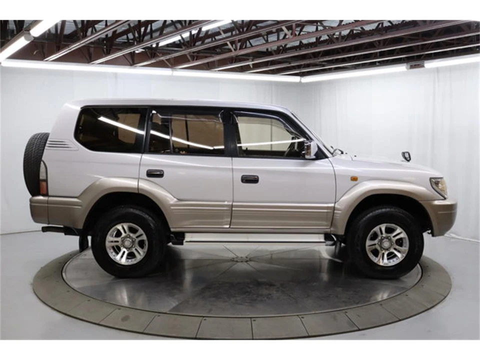 1999 Toyota J100 Land Cruiser - Image 8 of 31