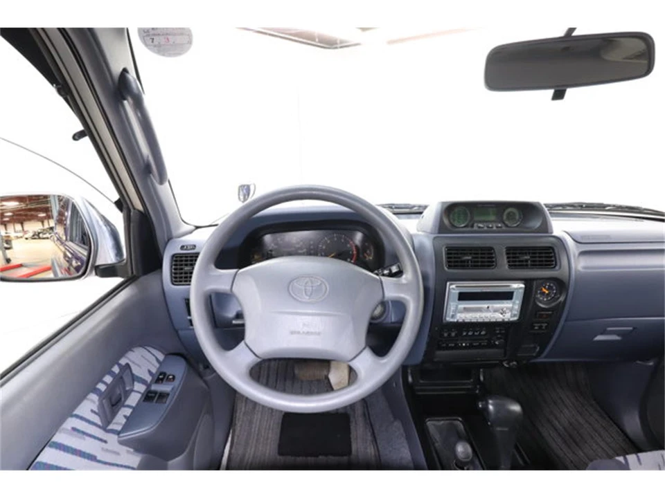 1999 Toyota J100 Land Cruiser - Image 10 of 31