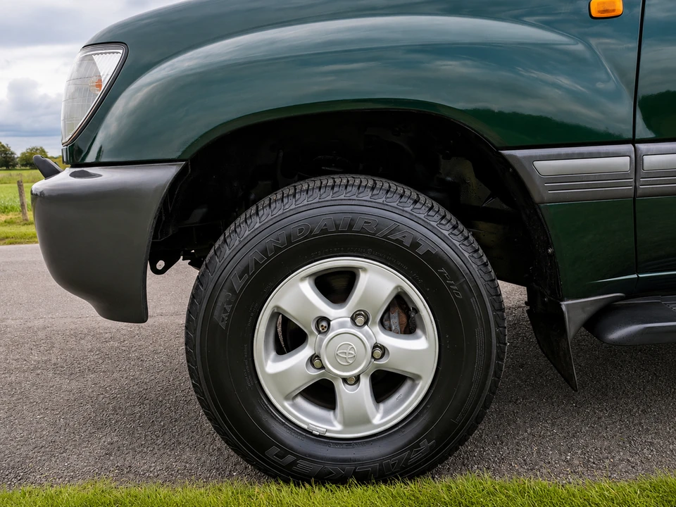 1999 Toyota J100 Land Cruiser - Image 13 of 30