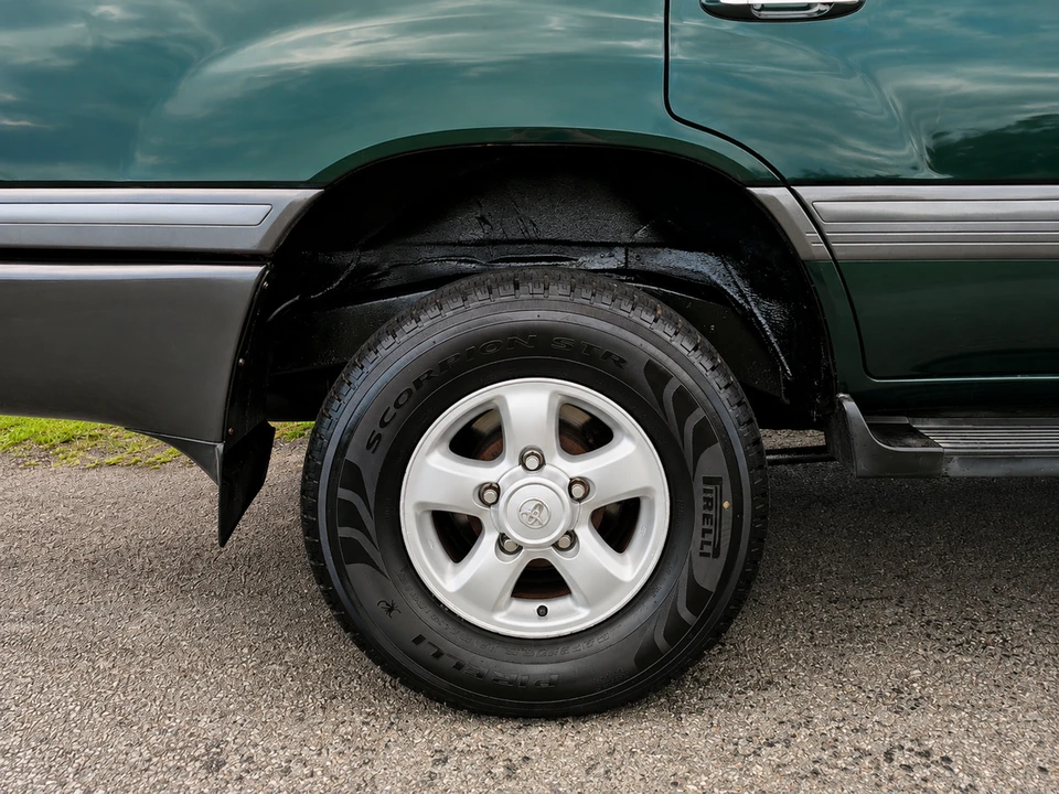 1999 Toyota J100 Land Cruiser - Image 19 of 30
