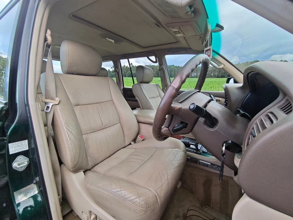 1999 Toyota J100 Land Cruiser - Image 7 of 30