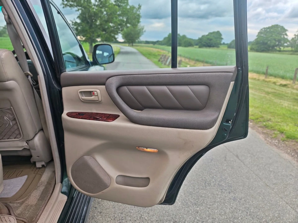 1999 Toyota J100 Land Cruiser - Image 25 of 30