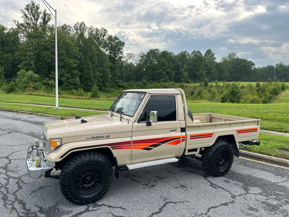1999 Toyota J70 Land Cruiser - Image 12 of 31