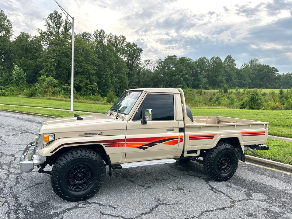 1999 Toyota J70 Land Cruiser - Image 11 of 31