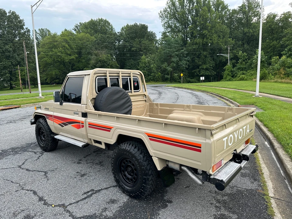 1999 Toyota J70 Land Cruiser - Image 23 of 31