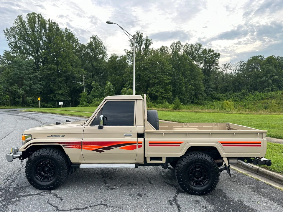 1999 Toyota J70 Land Cruiser - Image 14 of 31