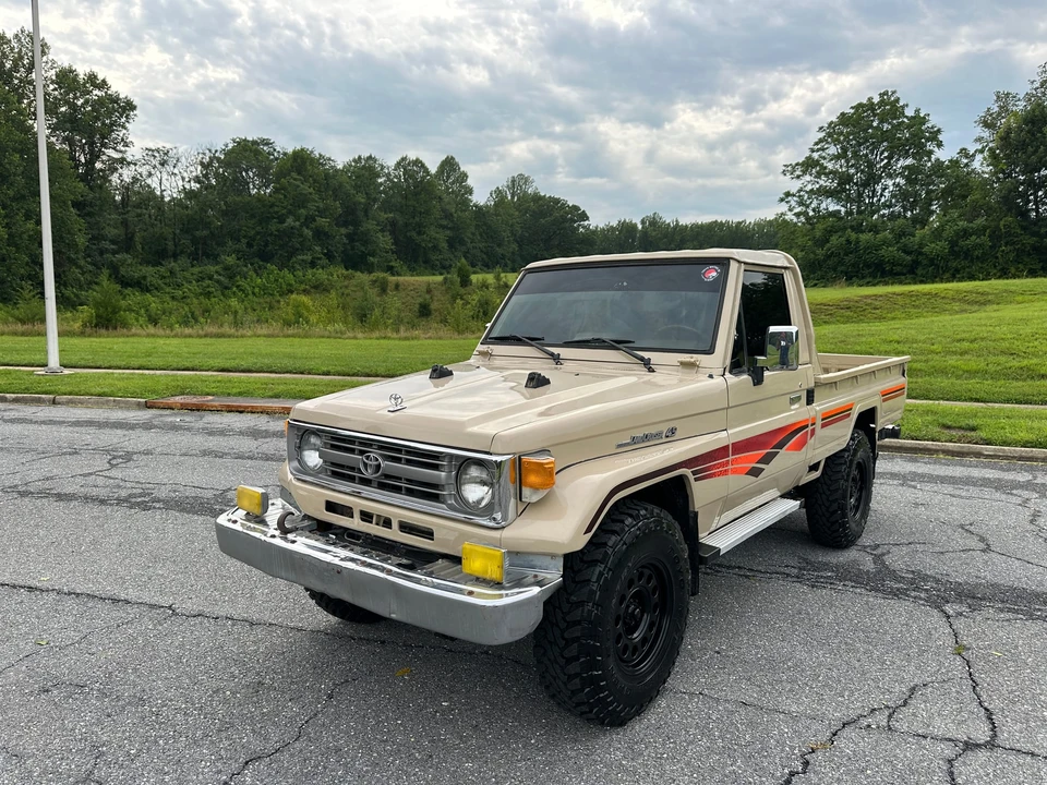1999 Toyota J70 Land Cruiser - Image 2 of 31