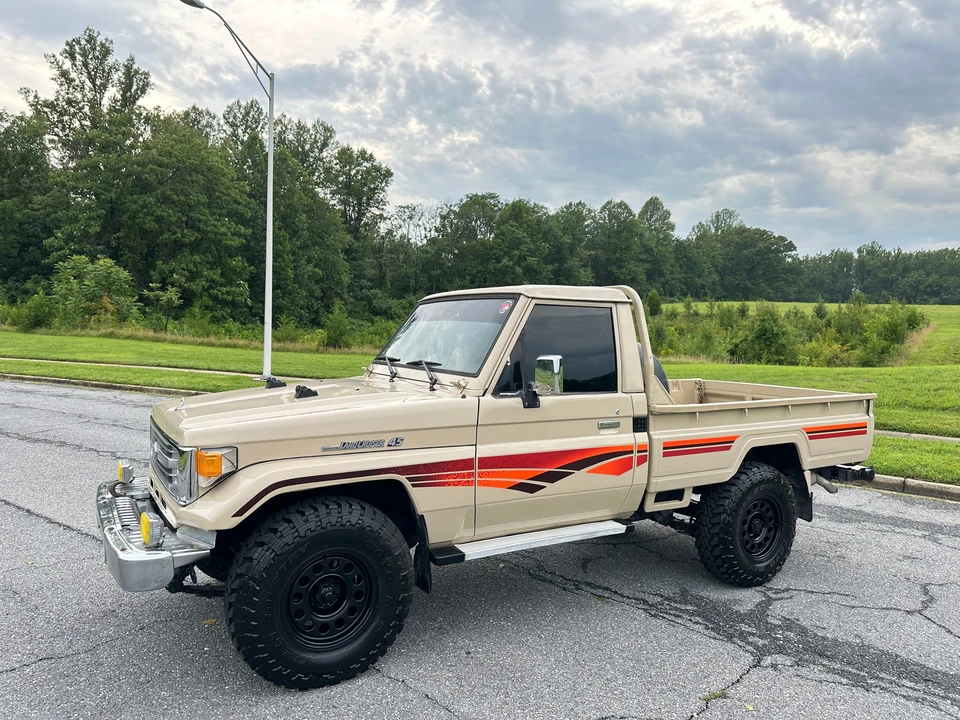 1999 Toyota J70 Land Cruiser - Image 8 of 31