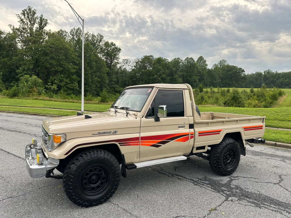 1999 Toyota J70 Land Cruiser - Image 9 of 31