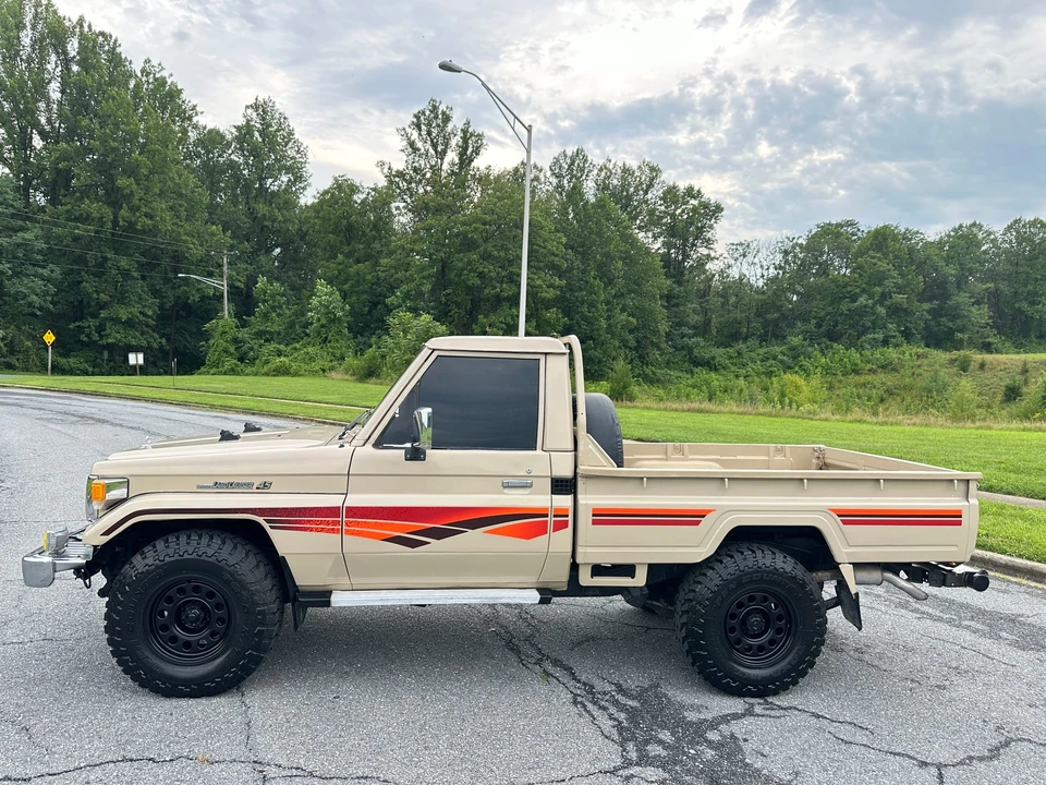 1999 Toyota J70 Land Cruiser - Image 15 of 31
