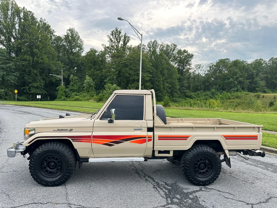 1999 Toyota J70 Land Cruiser - Image 13 of 31