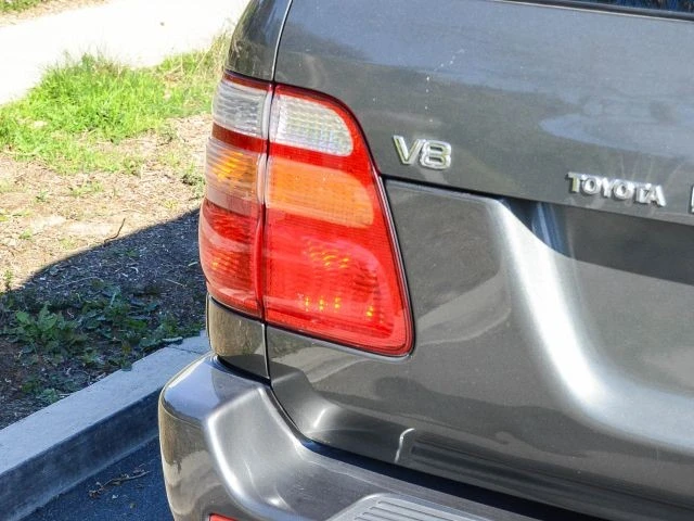 1999 Toyota J100 Land Cruiser - Image 13 of 31