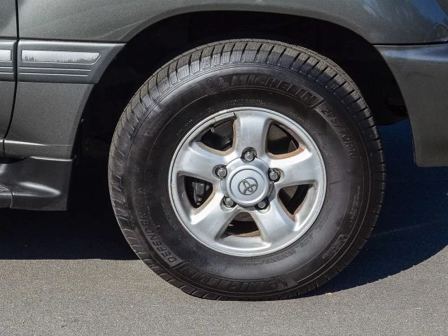 1999 Toyota J100 Land Cruiser - Image 10 of 31