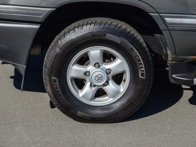 1999 Toyota J100 Land Cruiser - Image 11 of 31