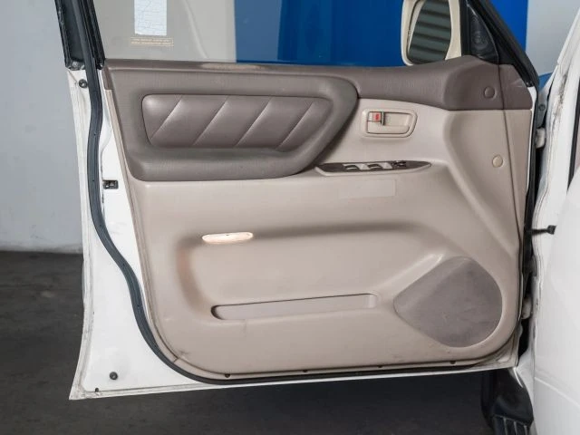 1999 Toyota J100 Land Cruiser - Image 13 of 17