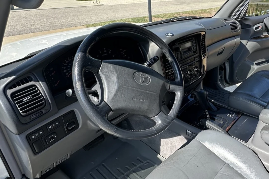 1999 Toyota J100 Land Cruiser - Image 5 of 7