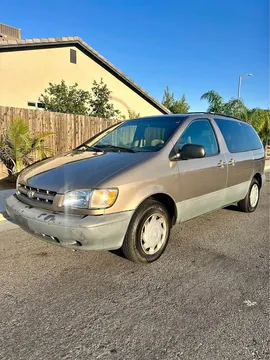 1999 Toyota Sienna LE