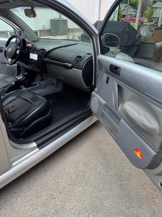 1999 Volkswagen New Beetle - Image 8 of 11