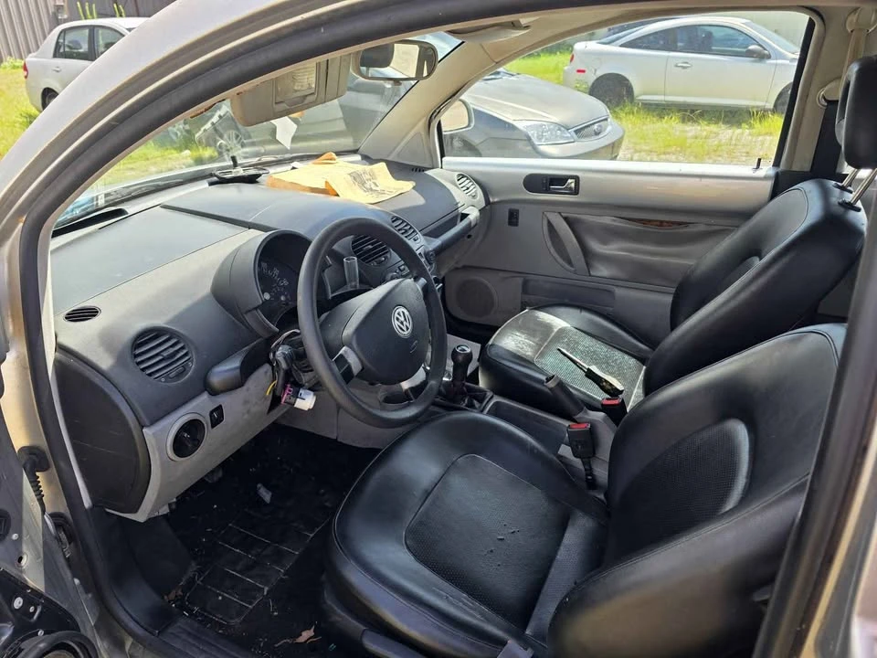 1999 Volkswagen New Beetle - Image 6 of 7