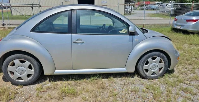 1999 Volkswagen Beetle 2.5L Hatchback