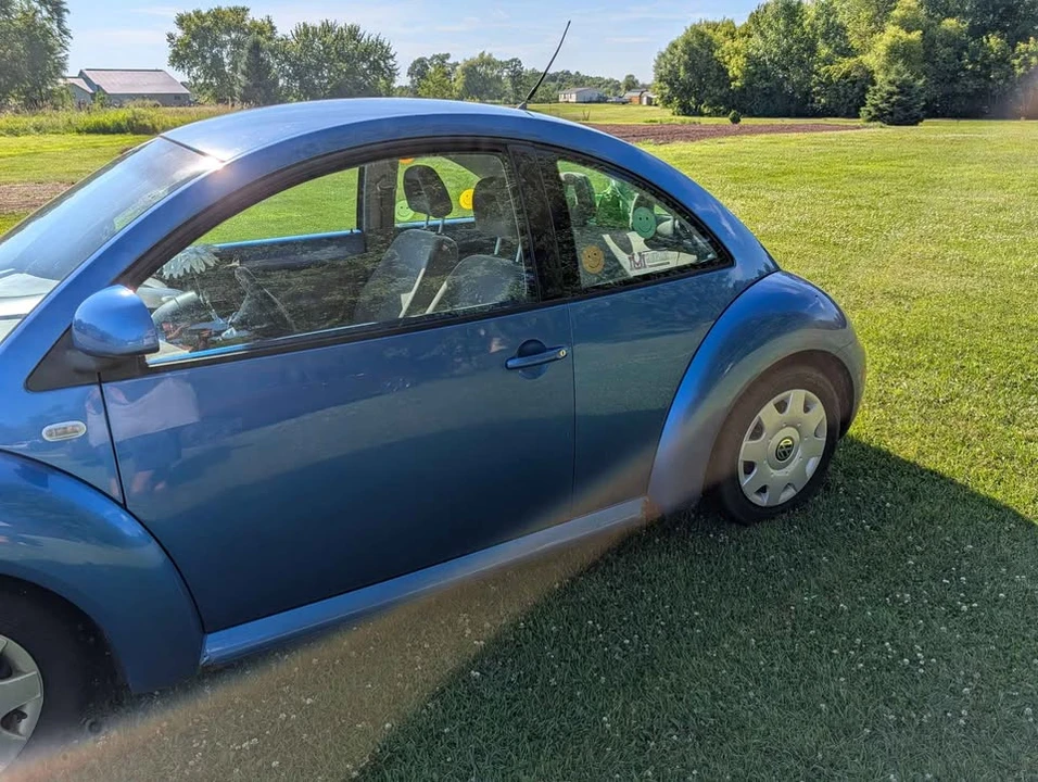 1999 Volkswagen New Beetle - Image 4 of 6