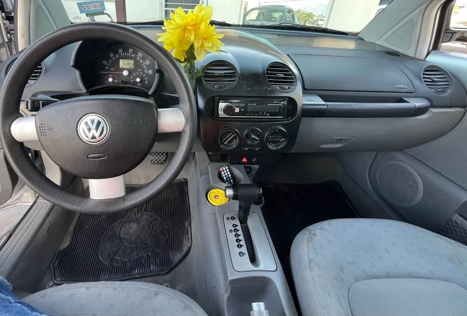 1999 Volkswagen New Beetle - Image 10 of 11