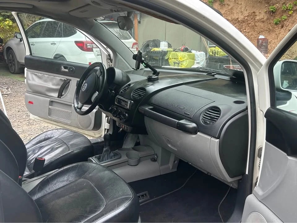 1999 Volkswagen New Beetle - Image 6 of 7