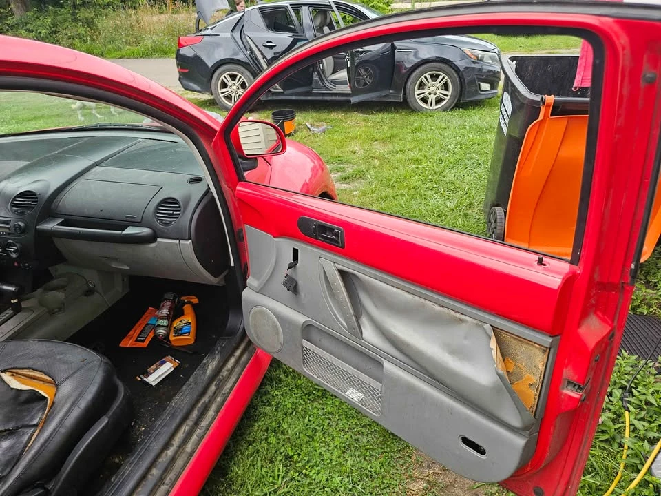 1999 Volkswagen New Beetle - Image 8 of 11