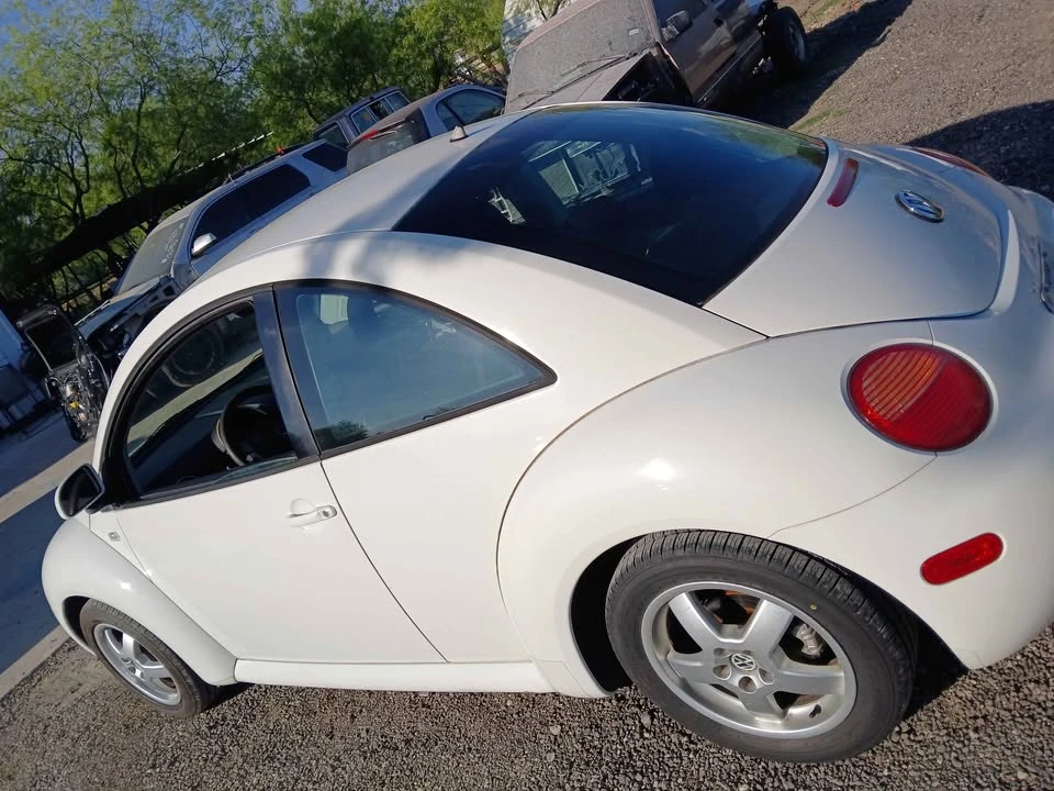 1999 Volkswagen New Beetle - Image 4 of 6