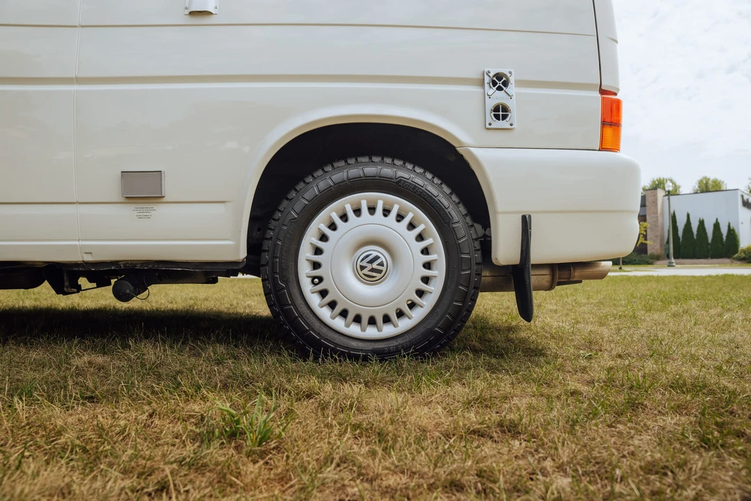 1999 Volkswagen EuroVan - Image 19 of 31
