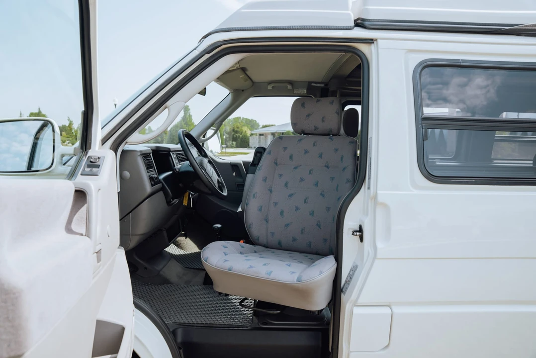 1999 Volkswagen EuroVan - Image 23 of 31