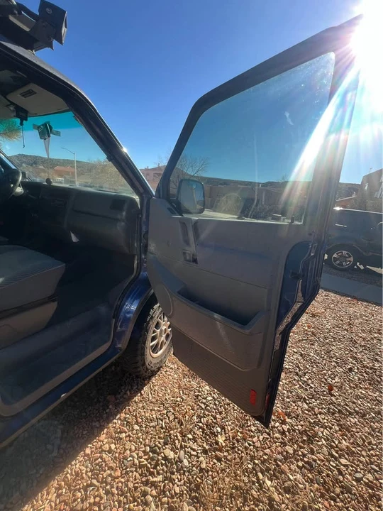 1999 Volkswagen EuroVan - Image 12 of 17