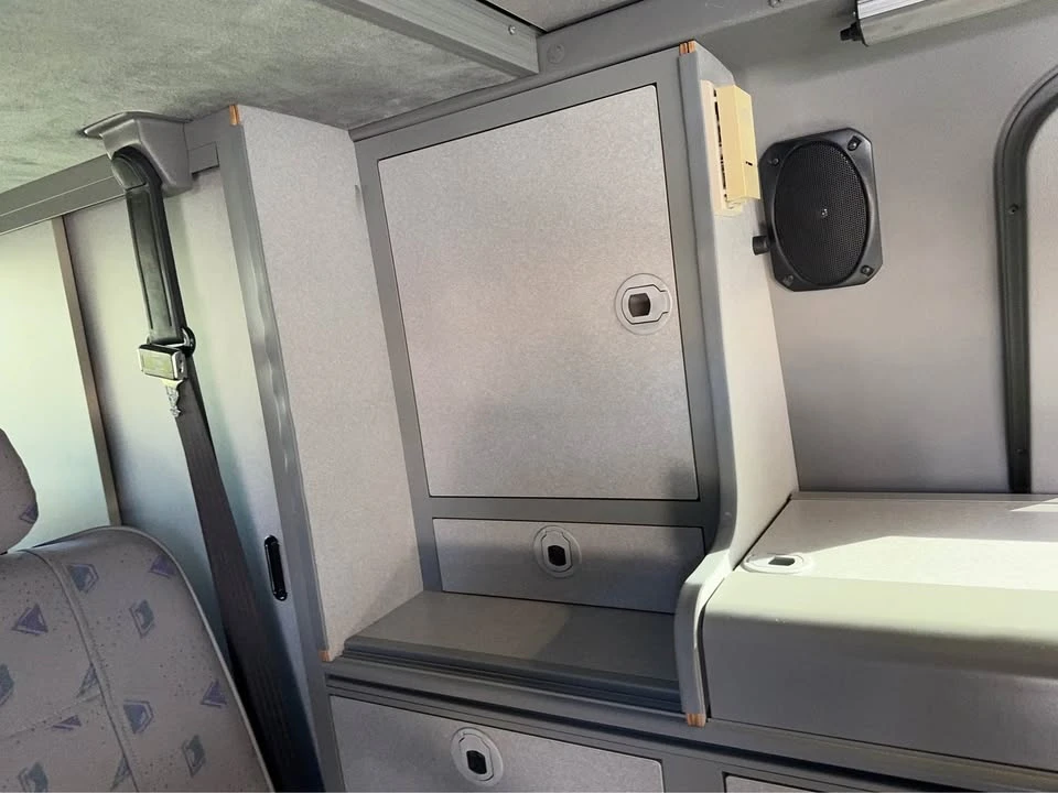 1999 Volkswagen EuroVan - Image 9 of 20
