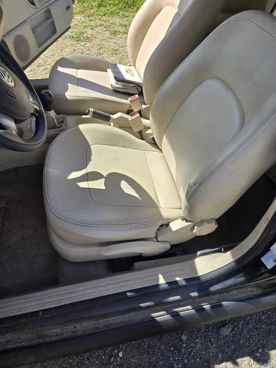 1999 Volkswagen New Beetle - Image 2 of 9