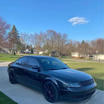 1999 Volkswagen Passat 1.8T S Sedan 4D