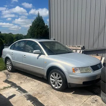 1999 Volkswagen Passat V6 SE Sedan 4D
