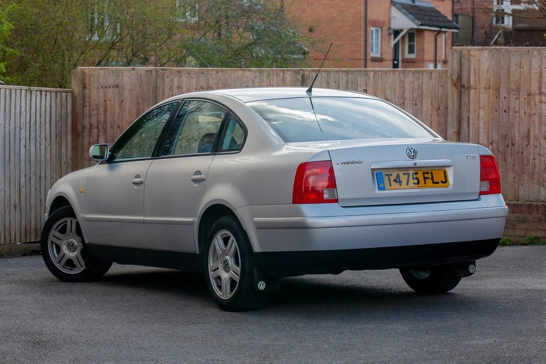 1999 Volkswagen Passat - Image 10 of 30