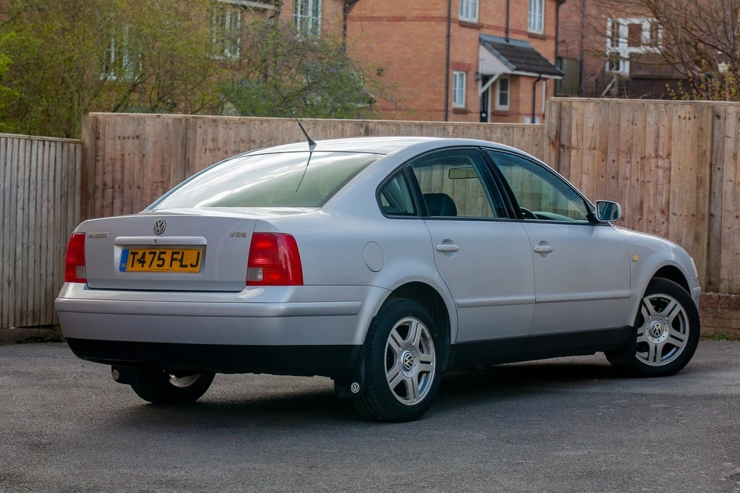 1999 Volkswagen Passat - Image 12 of 30