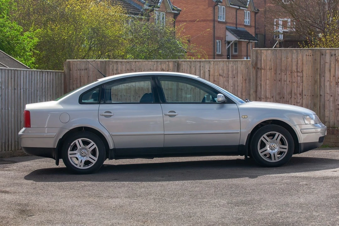 1999 Volkswagen Passat - Image 11 of 30