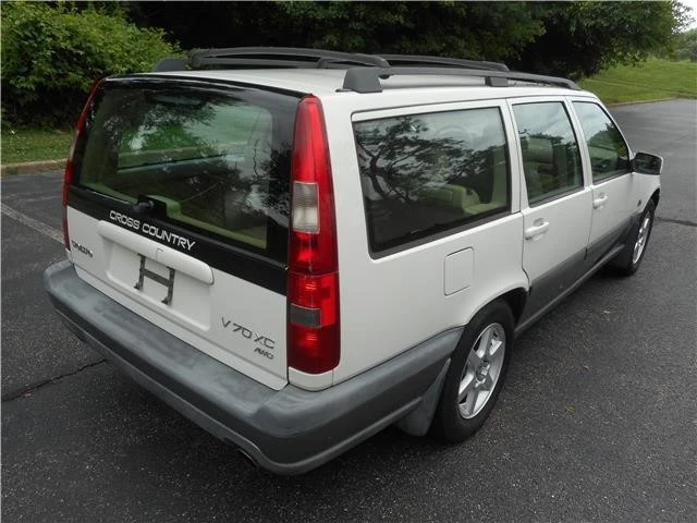 1999 Volvo V70 XC 1st Gen - Image 3 of 12