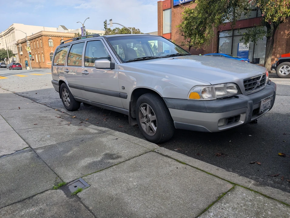 1999 Volvo V70 XC 1st Gen - Image 12 of 31