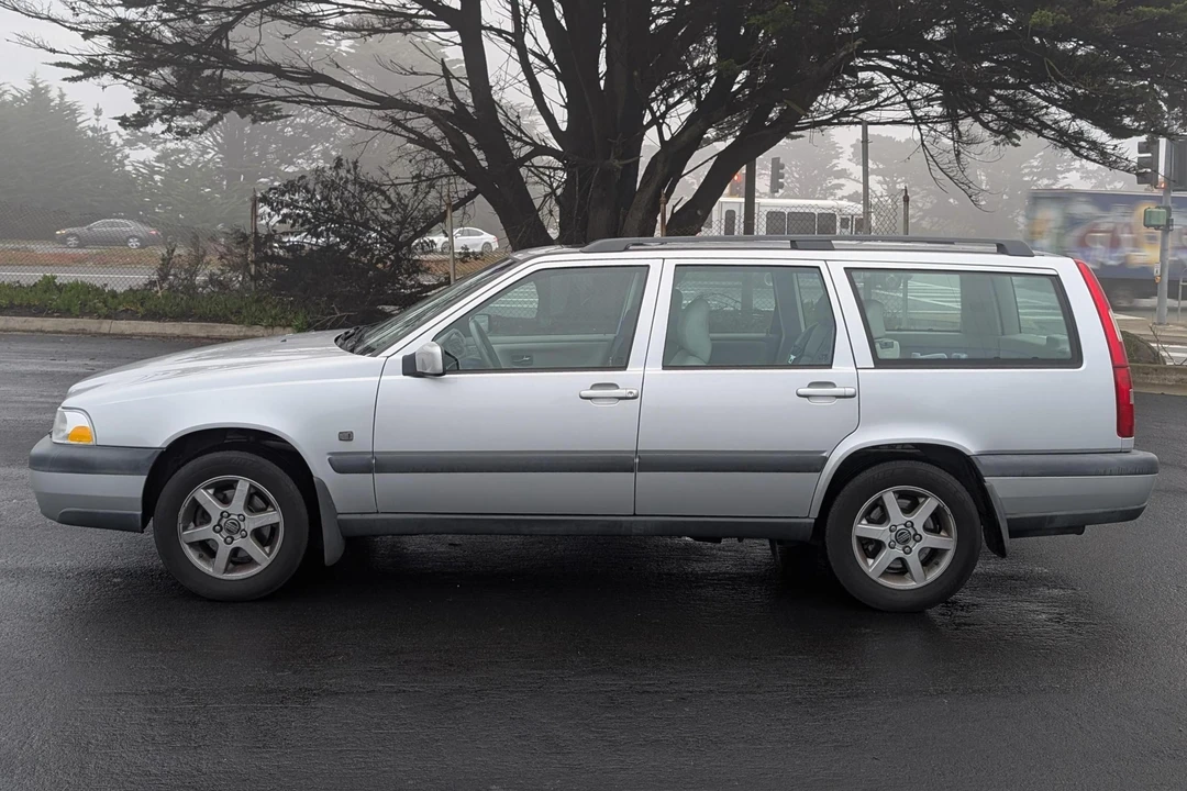 1999 Volvo V70 XC 1st Gen - Image 3 of 31