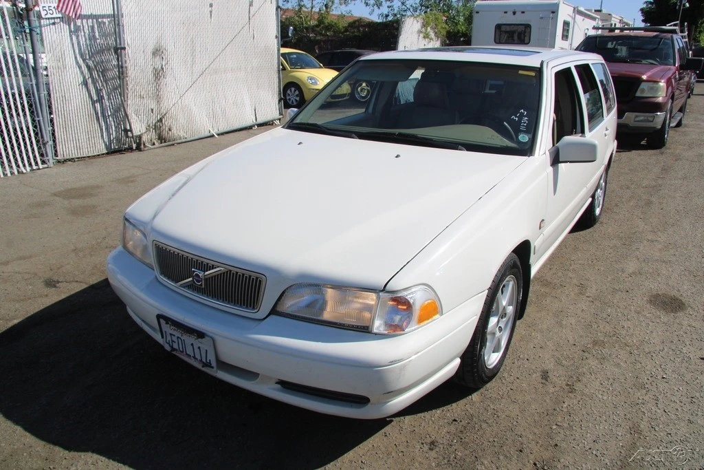 1999 Volvo V70 1st Gen - Image 2 of 21