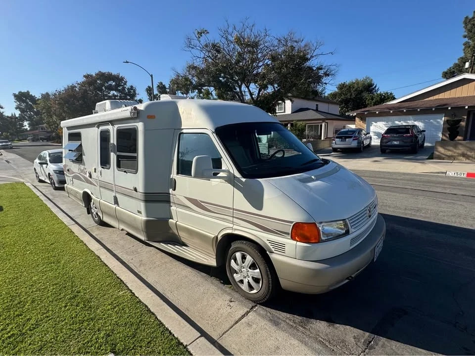 1999 Winnebago - Image 5 of 16